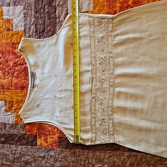 Golden embroidered yellow linen sundress - Picture 2 of 3